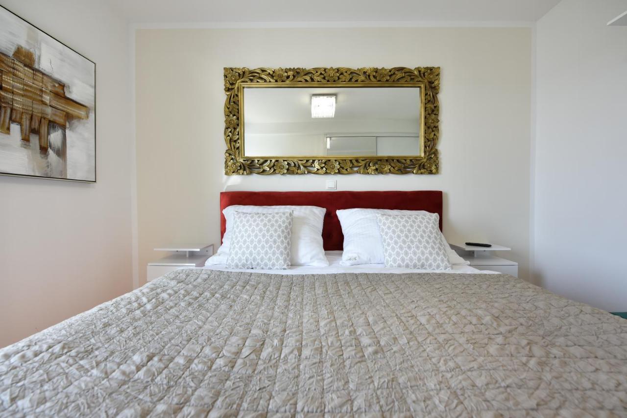 Apartment Mm Luxury Gold & Rubin